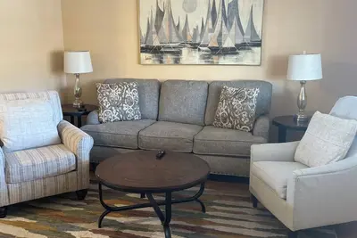 Image de Blue Moon #203 2-bedroom 1-ba in charming downtown Clayton w/Ac & Heat walking d