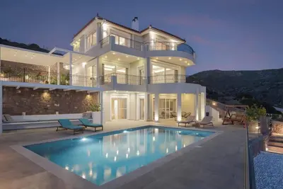 Image de Spacious 7br Villa • Pool & Sea View