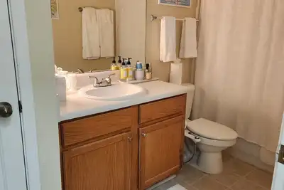 Image de 2br Au condo w/ pond view & screened balcony-no cleaning fee or checkout chores!