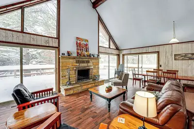 Image de Pere Marquette Riverfront Cabin w/ Fishing Access