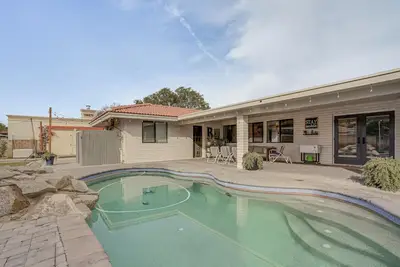 Image de Luxurious Outdoor Oasis! Spacious Mesa Retreat