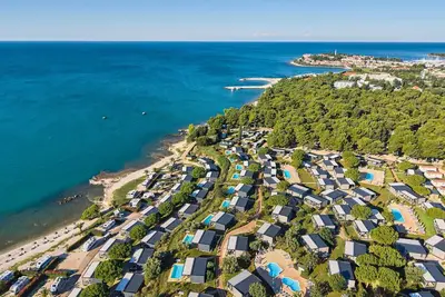 Image de Stunning home in Novigrad with swimming pool