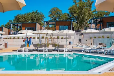 Image de Charmante maison à Njivice avec piscine extérieure