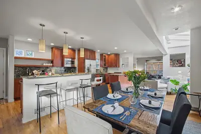 Image de Cozy 3-bedroom house next to Park near Everything!