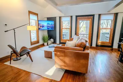 Image de Cozy Modern House - 2 Miles to Minneapolis