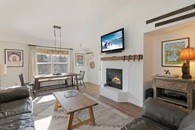 Image de River Pines A308, Cozy Condo Minutes drive to Arrowhead Resort!