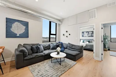 Image de Edgewater Apt with Free Parking, Gym, City Living