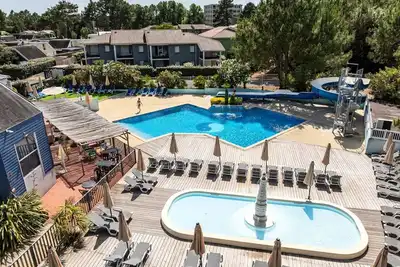 Image de Mobil-home | Comfort | 2 Ch. | 4 pers. | Terrasse surélevée | A/C | Tv