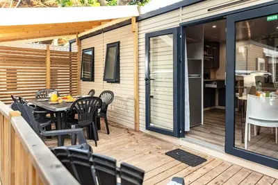 Image de Mobil-home | Comfort | 4 Ch. | 8 pers. | Terrasse surélevée | A/C | Tv
