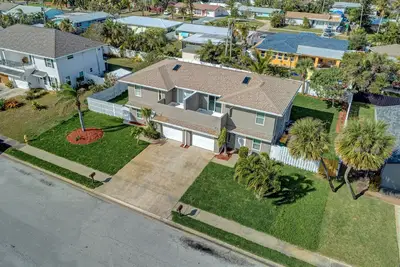 Image de 3br/2. 5ba Indialantic Duplex: Pet-Friendly Fenced Yard, Walk to Beach, Wet Bar & Private Balcony