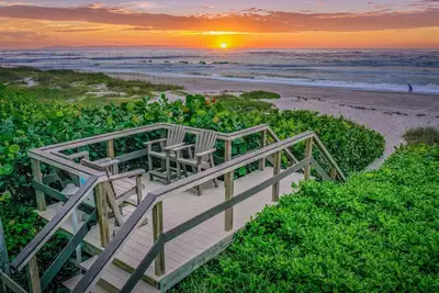 Image de 1br Oceanfront 3rd-Floor | Beach access | Pool