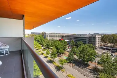 Image de Bright Reid Apartment with Lake & City Outlooks