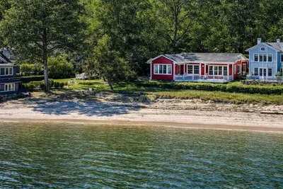 Image de Coastal retreat with direct beach access and sweeping Chesapeake Bay water views