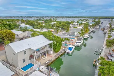 Image de Captain's Cove ~Waterfront Home with Pool & 75' Dock