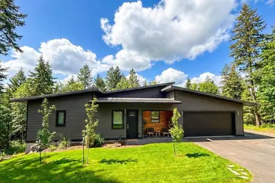 Image de New! Montana Designer Home | 4br/4ba | Big Mountain w/ Hot Tub & Fire Pit