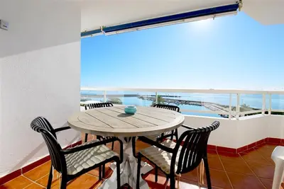 Image de Bel appartement avec vue sur la mer, Wifi, clima, Proche du port de plaisance et des restaurants