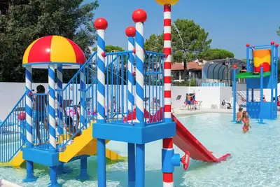 Image de Agréable appartement dans une maison de vacances avec piscine, climatisation, Wifi, Tv, terrasse