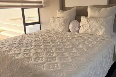 Image de Your place of comfort, close to activities and perfect for a staycation