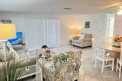 Image de A04 - Let the Beach Be Your Backyard