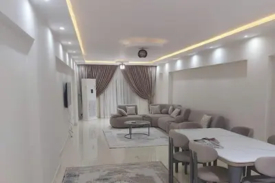 Image de Beautiful & luxurious   3-bedroom apartment with Ac  l km from pyramids