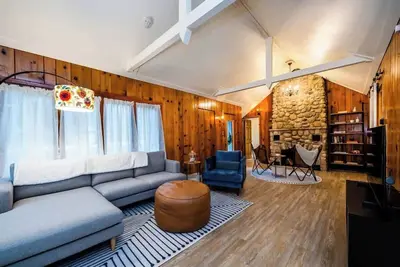 Image de The Hideaway - 5 Minute walk to the Beach!