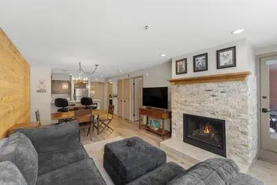 Image de Lakefront Mountain Condo - Near Ski Base, Shops, Dining