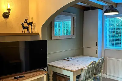 Image de Cosy cottage with log burner and garden in the heart the beautiful Edwinstowe.