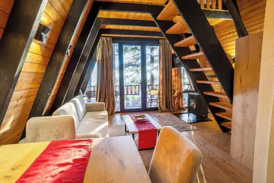 Image de Golden Cabin 4 | Gjinar