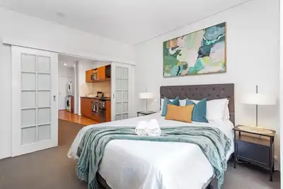 Image de Victorious by Design – A Sepal Stay<br>No Parking