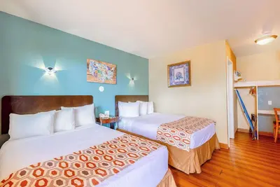 Image de Oceanside Retreat + Beach Access – 2 Budget-Friendly Rooms