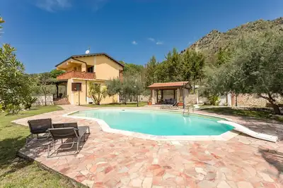 Image de Villa « Etnamare » avec piscine privée et vue sur les montagnes