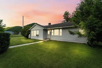 Image de 3br Downtown | Greenbrier Trail + Fenced Yard