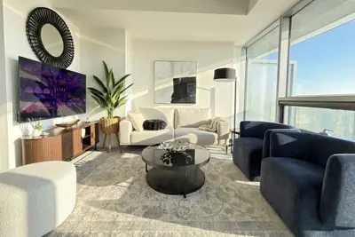 Image de 60th Floor Luxury SkySuite 3bd Lake & City Views