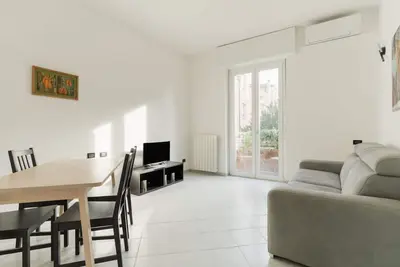 Image de GuestHost - Cozy 56 sqm apartment, located on the second floor of a building without an elevator. The accommodation is located in the San Siro area, an ideal neighbourhood for those looking for a quieter alternative to the city centre without giving up co