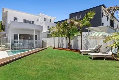 Image de Pearl House – Coastal Luxury Retreat with Pool