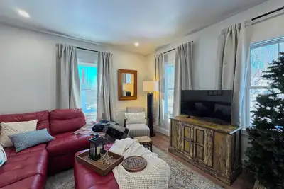 Image de Intown Ellsworth Lovely 4 Bedroom Home, Steps To Scenic Trail & Close To Acadia!