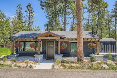 Image de The Bear's Den | Hot Tub Retreat | Family Home