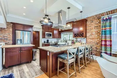 Image de 4br Family Home w Yard, Monthly in Congress Park