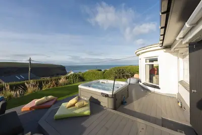 Image de Ocean View, Mawgan Porth - Sea Views - Hot Tub - Free Parking & WiFi