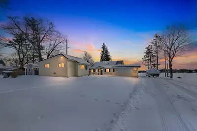 Image de Sunshine at the Beacon: Ultimate Summer Lakefront Getaway!