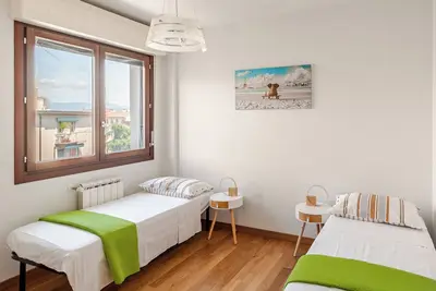 Image de Spacious & bright with private Parking