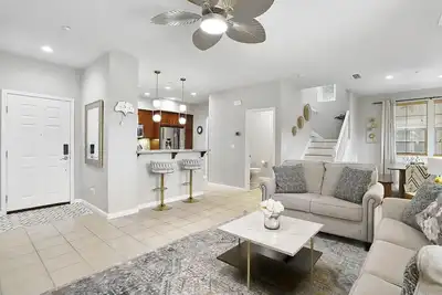 Image de Executive Corner Unit: Trailside Quiet + Wfh Office