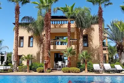 Image de luxury villa heated pool