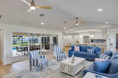 Image de Gorgeous waterfront Villa on cul-de-sac near beach