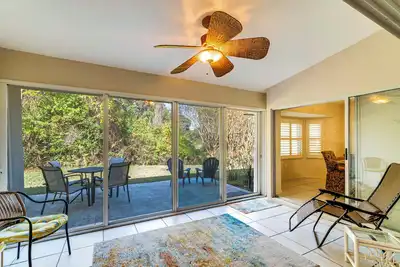 Image de Suntan, Splash & Score: Family Home in Hernando