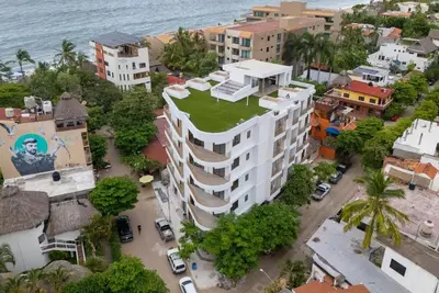 Image de 2-bedroom condo in charming San Francisco steps way from the beach