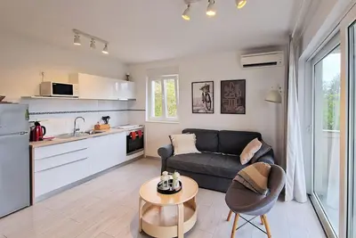 Bel appartement de 2 chambres à Rab