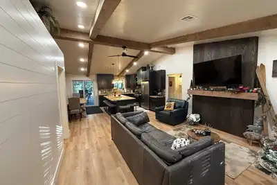 Image de Family-Friendly Mountain Cabin in Lakeside  Near Rainbow Lake & Sunrise Ski