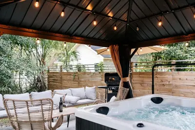 Image de Savannah Retreat | Private Spa | 6 min to Downtown