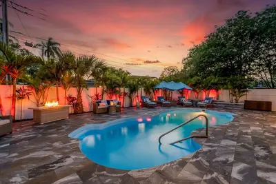 Image de 🌊Clearwater Oasis: A luxury 5-bedroom retreat with pool, perfect for family getaways. 🌞